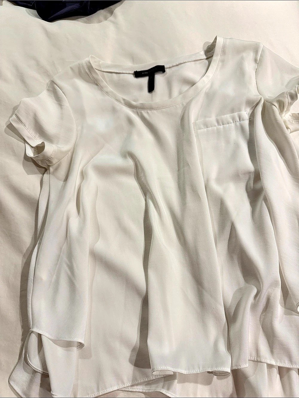 BCBGMAXAZRIA Short Sleeve Blouse in White Size Small Like New